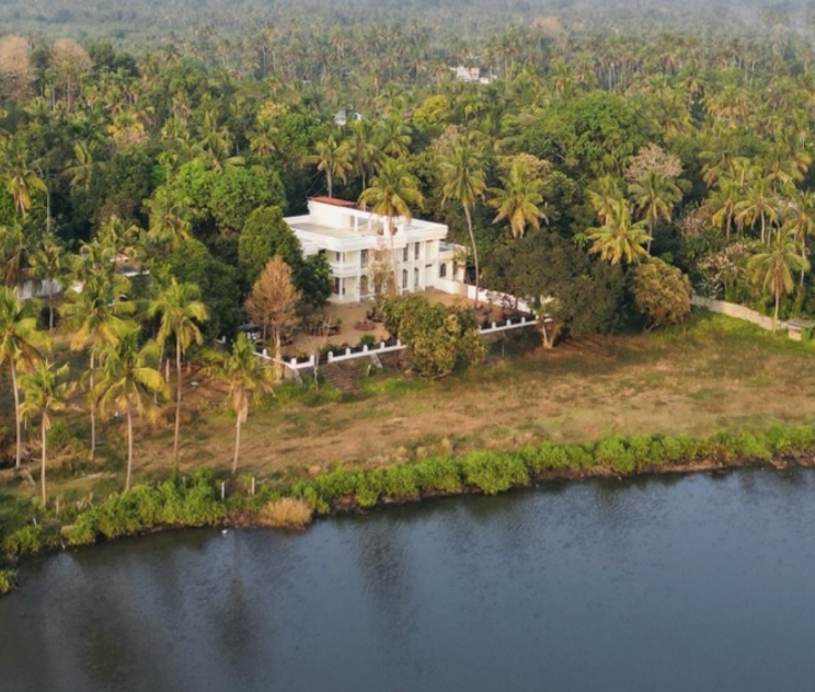 Premium Arabic-Style Waterfront Mansion for Sale – Thrissur 1